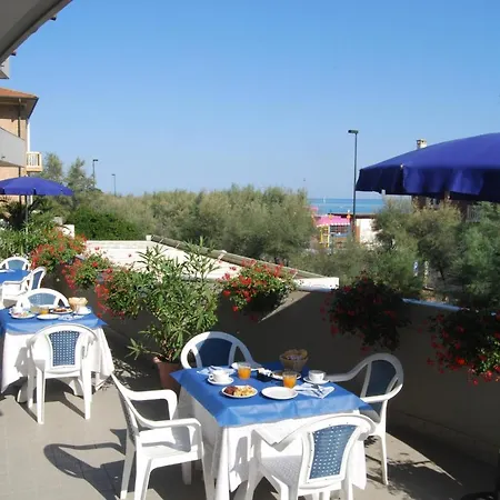 Caravelle 酒店 3*