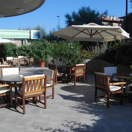 Готель Caravelle